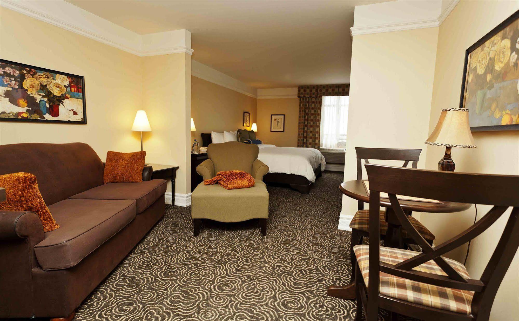 Le St-Martin Hotel & Suites Лавал Екстериор снимка